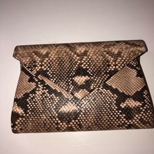 Snake clutch